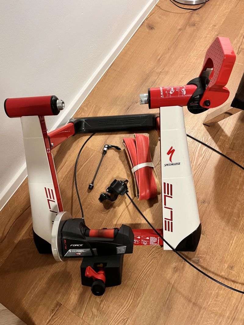 Elite Novo Force - Elastogel - červený - 8 stupňů zátěže.