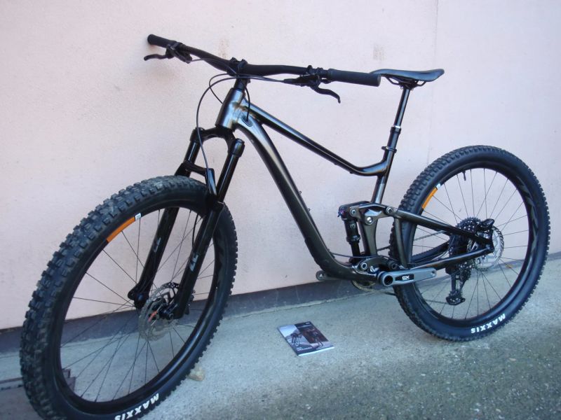 Zánovní Giant Trance 29 2 - elektronická řadící sada Sram GX ASX Eagle, karbonové kola!