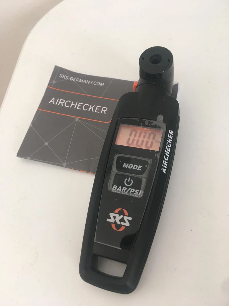 Manometr digitální tlakoměr SKS AIRCHECKER - nove