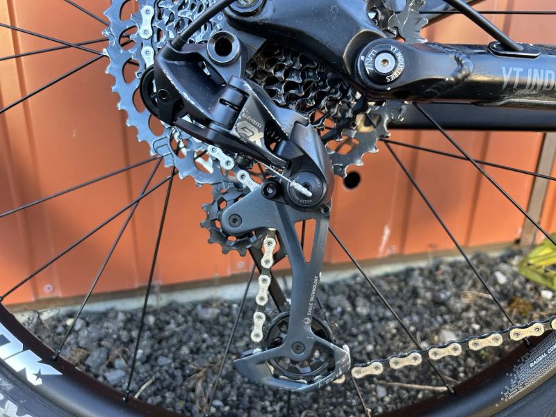 YT Industries Capra CF