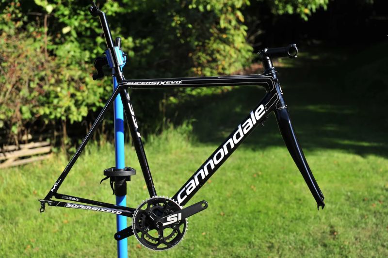 Cannondale SuperSix Evo Hi-Mod,TTE=54,minimální oděrky laku,lightweight stavba, pod 3.000km