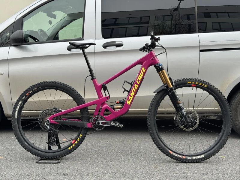 Santa Cruz Bronson 2025 CC X0 s Reserve Wheels, velikost MD