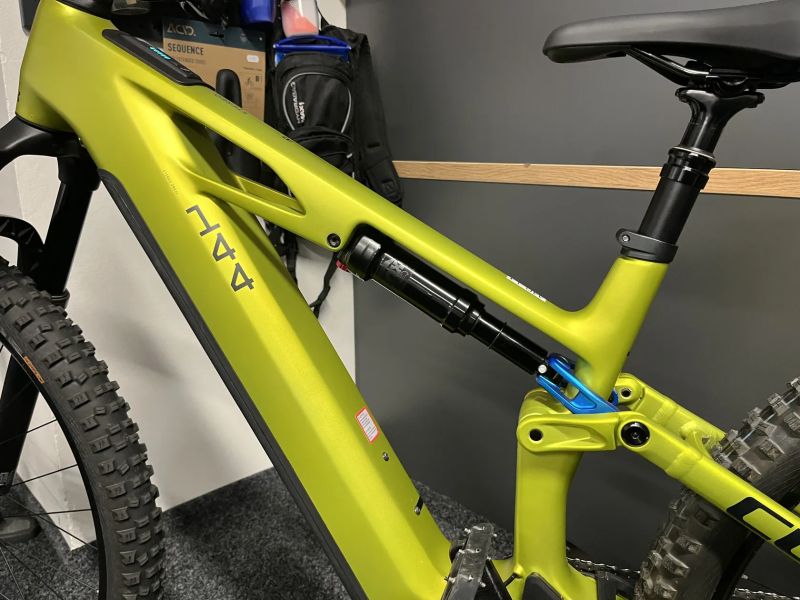 CUBE Stereo Hybrid ONE44 HPC RACE 800 vel.L 2025 1755km