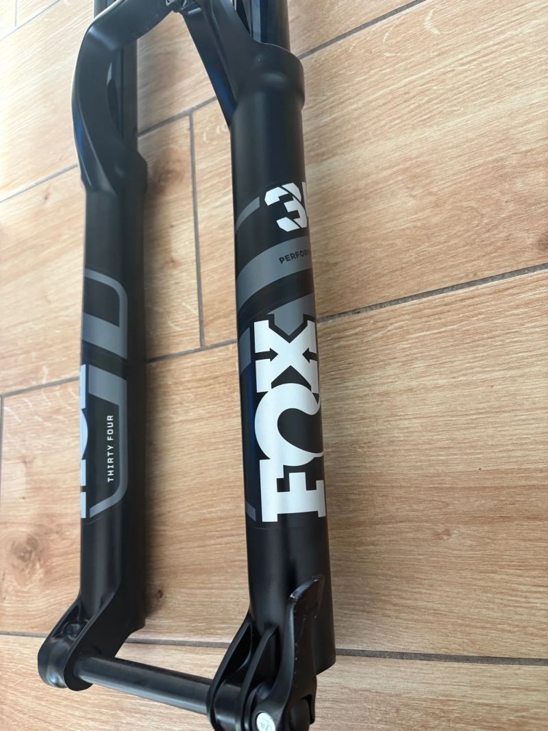 Fox Racing Shox 34 Float Performance Grip 29" odpružená vidlice 140 mm Boost 2021
