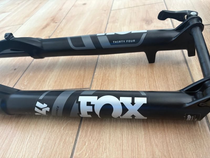Fox Racing Shox 34 Float Performance Grip 29" odpružená vidlice 140 mm Boost 2021