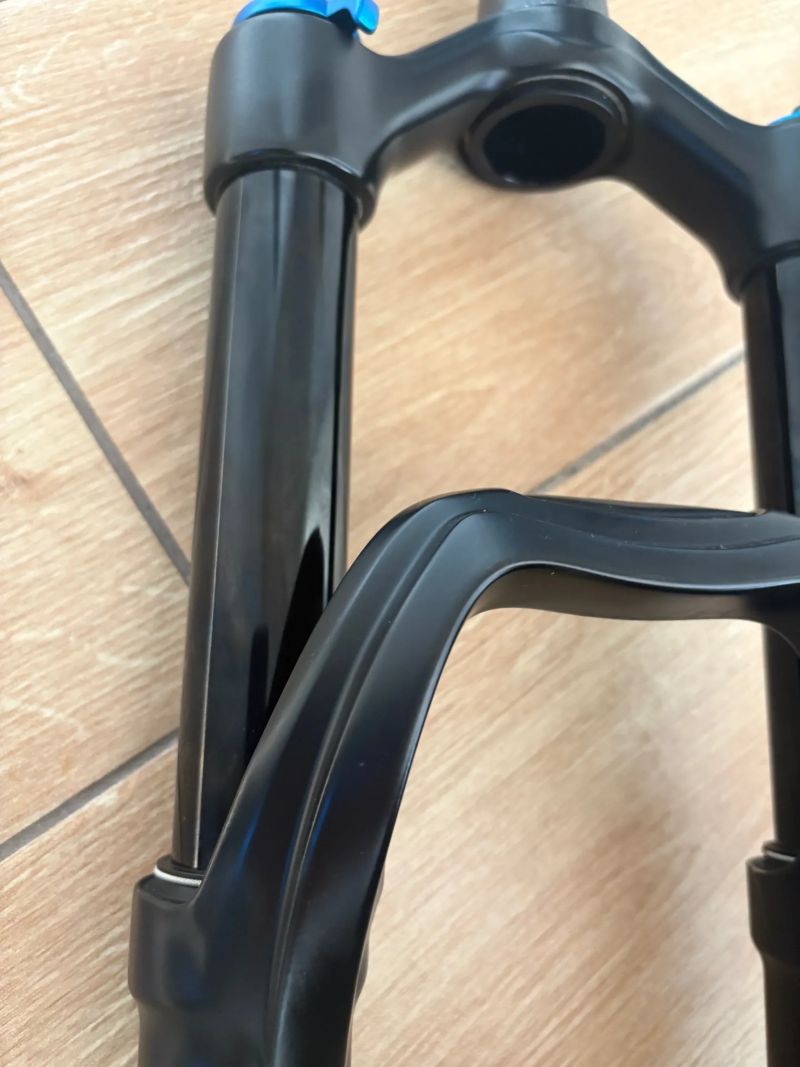 Fox Racing Shox 34 Float Performance Grip 29" odpružená vidlice 140 mm Boost 2021