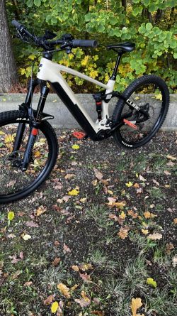 Cube Stereo Hybrid 160