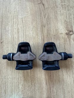 Prodám 2 páry silničních pedálů LOOK KEO BLADE CARBON ( možno i jednotlivě )