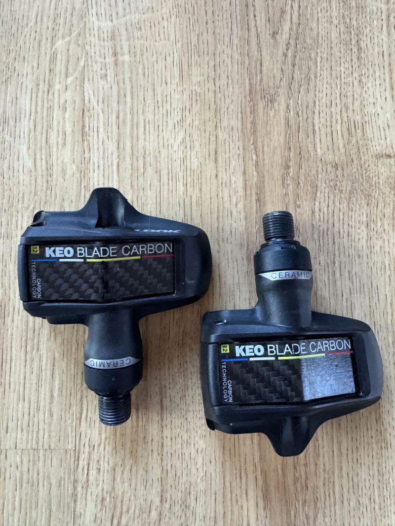 Prodám 2 páry silničních pedálů LOOK KEO BLADE CARBON ( možno i jednotlivě )