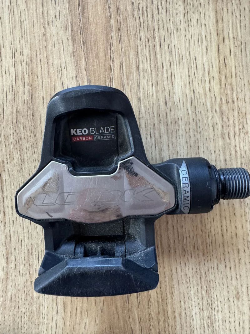 Prodám 2 páry silničních pedálů LOOK KEO BLADE CARBON ( možno i jednotlivě )