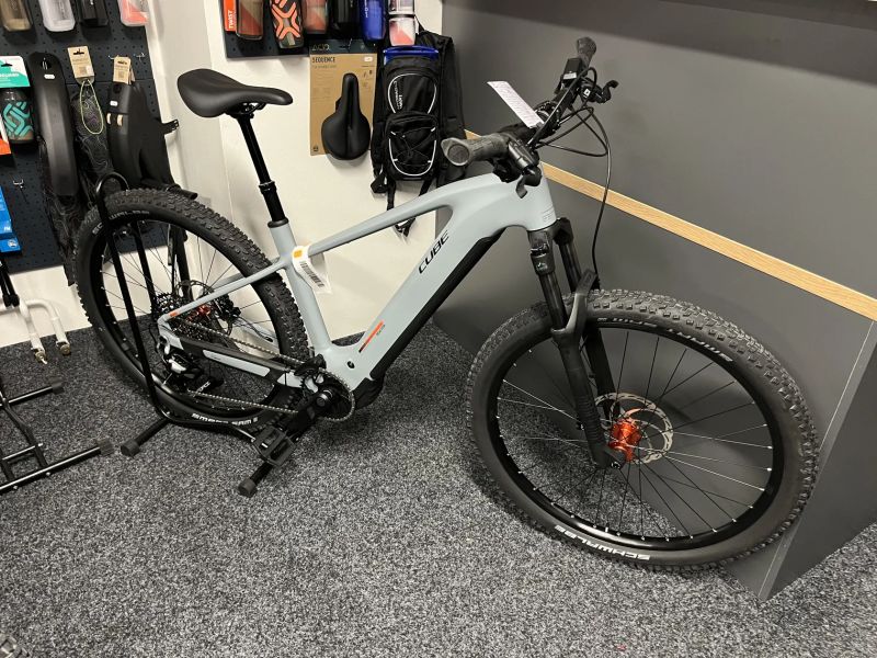CUBE Reaction Hybrid RACE 800 vel.L 2026 NOVÝ MODEL vulcan