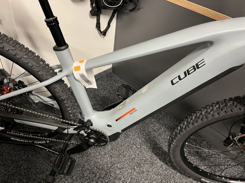 CUBE Reaction Hybrid RACE 800 vel.L 2026 NOVÝ MODEL vulcan