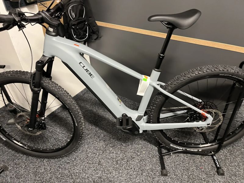 CUBE Reaction Hybrid RACE 800 vel.L 2026 NOVÝ MODEL vulcan