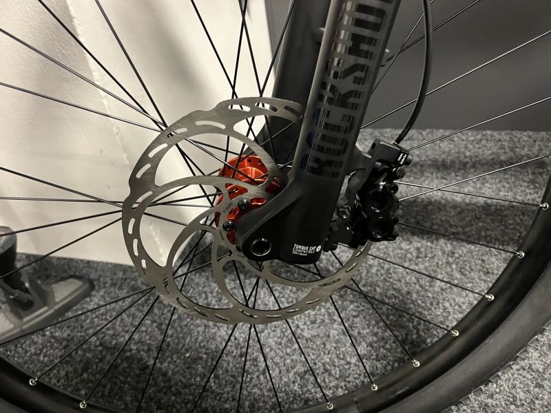 CUBE Reaction Hybrid RACE 800 vel.L 2026 NOVÝ MODEL vulcan