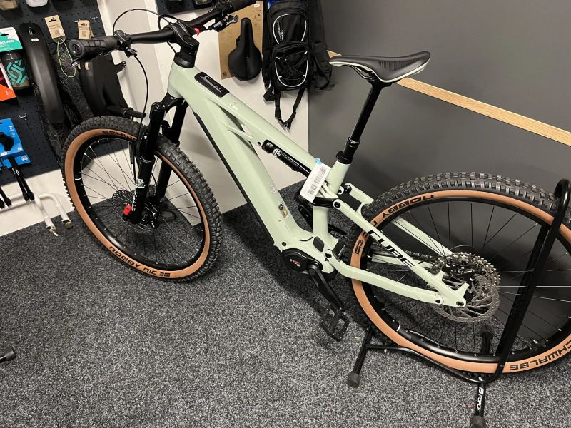 CUBE Stereo Hybrid ONE44 HPC RACE 800 vel.M a L 2026 NOVÝ MODEL