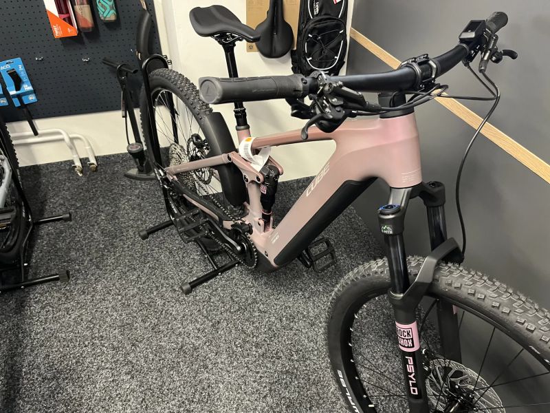 CUBE Stereo Hybrid ONE22 RACE 800 vel.M 2026 NOVÝ MODEL Rose