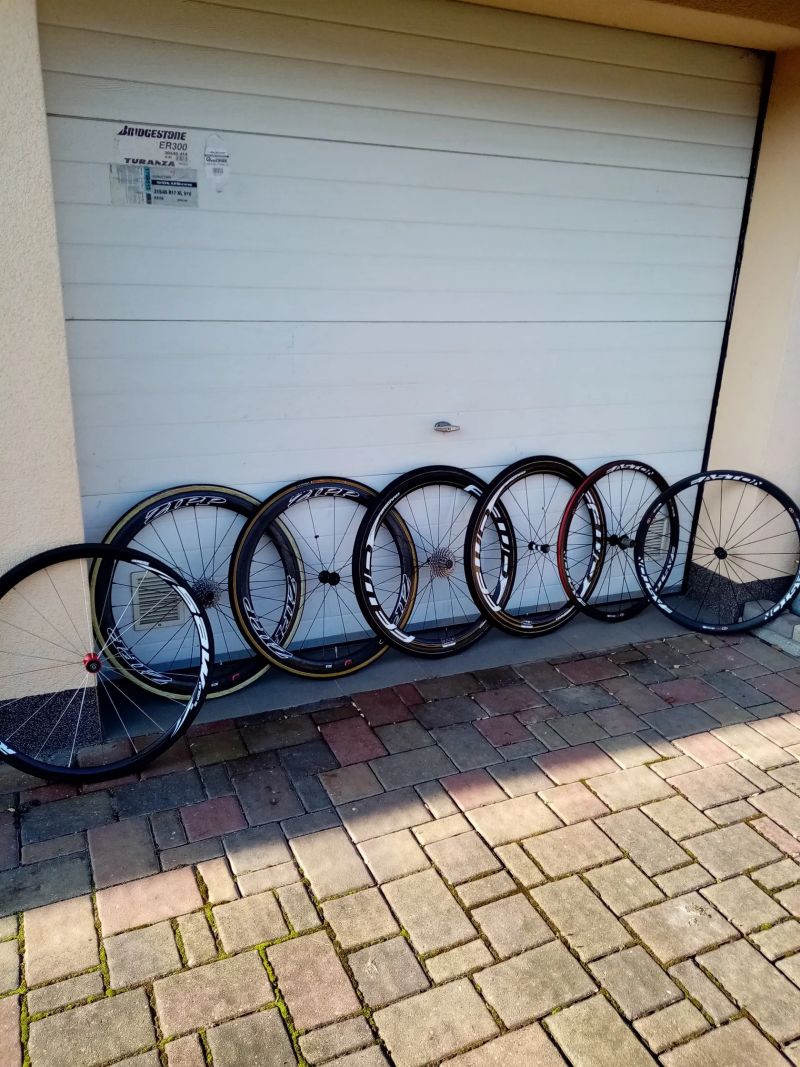 Karbon. Kola silniční, klasická, R.U. - Zipp, FFWD, Easton, Remerx 