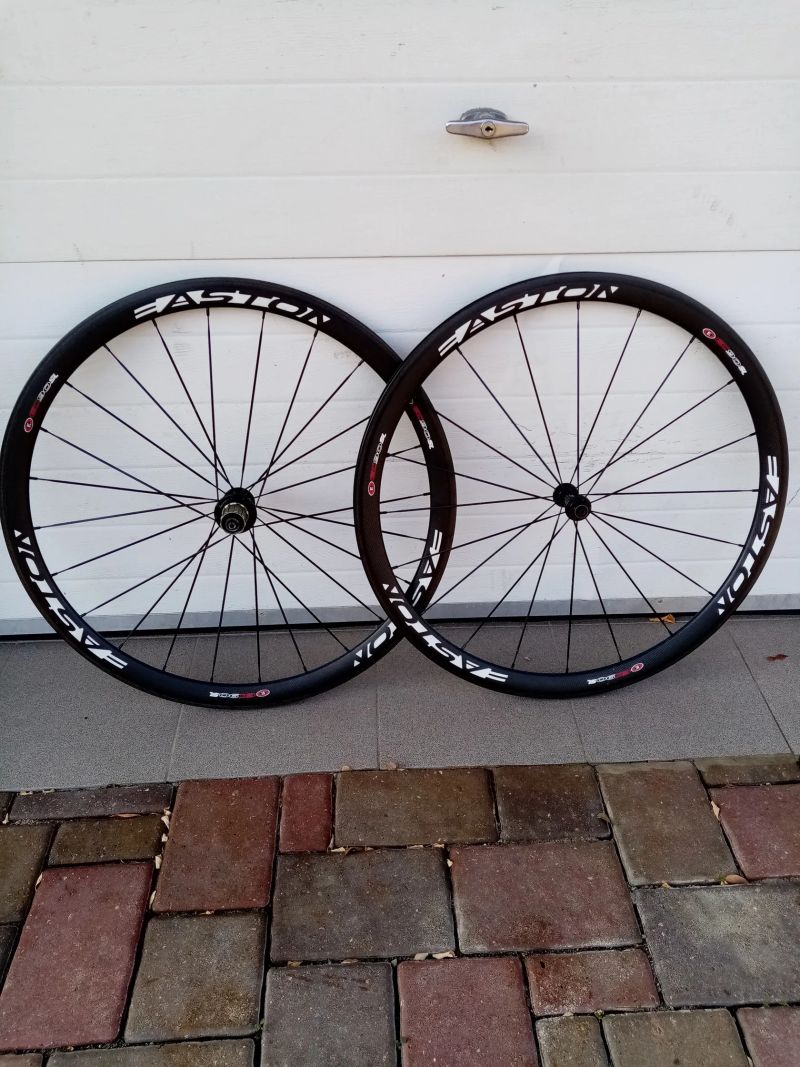 Karbon. Kola silniční, klasická, R.U. - Zipp, FFWD, Easton, Remerx 