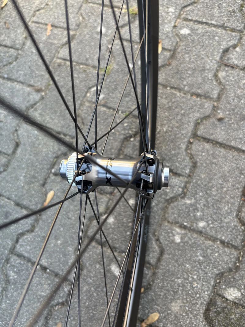 Karbonová zapletená kola Javax M521, náboje XTR Boost