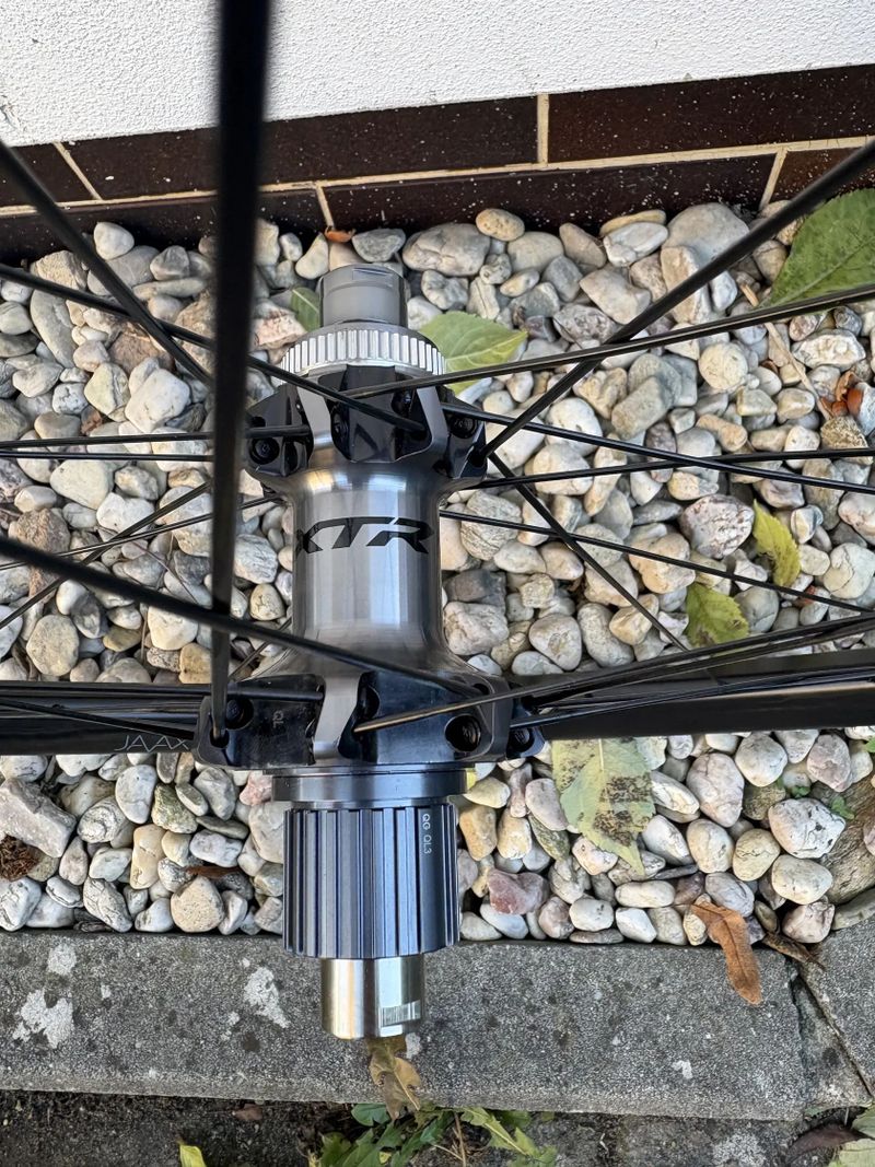 Karbonová zapletená kola Javax M521, náboje XTR Boost