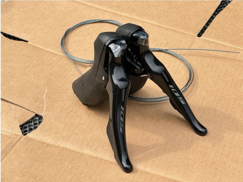 Sada mechanických pak Shimano 105 ST-R7000 2x11 (mechanická řazení a mechanické brzdy v sadě)