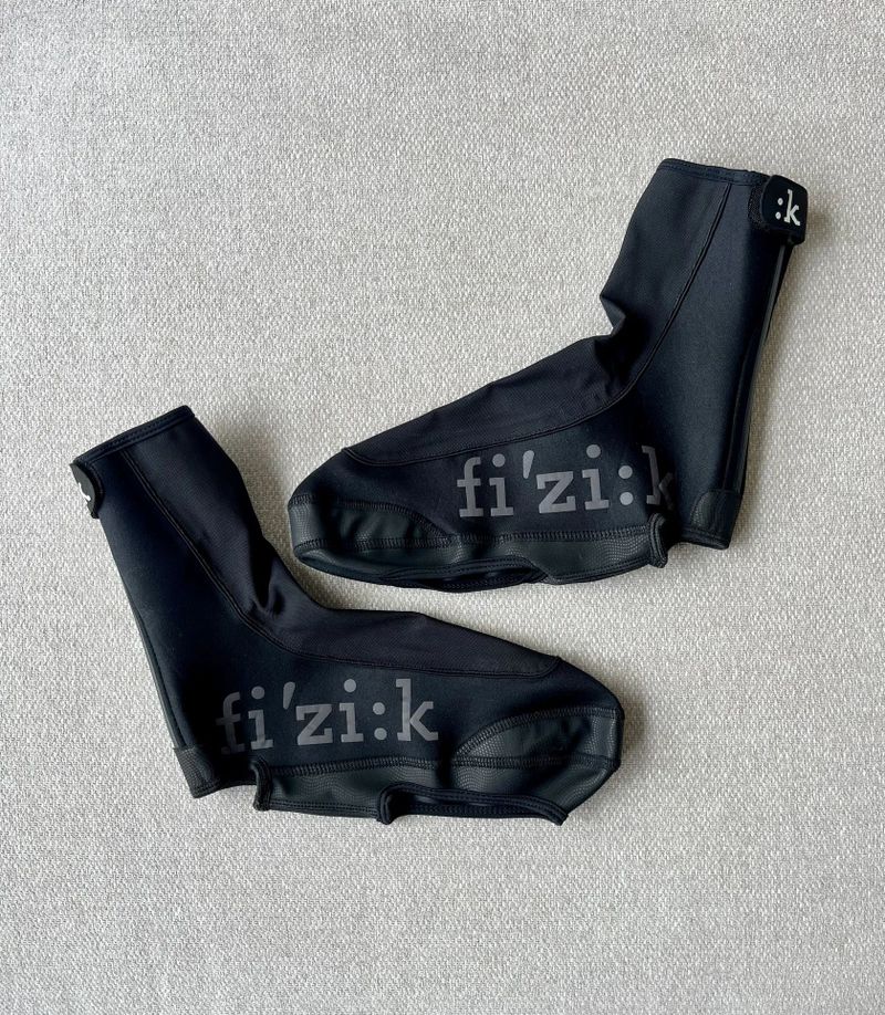 Fizik neoprénové návleky na tretry + Mavic návleky na kolena zdarma