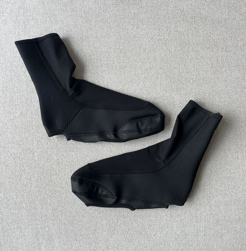 Fizik neoprénové návleky na tretry + Mavic návleky na kolena zdarma