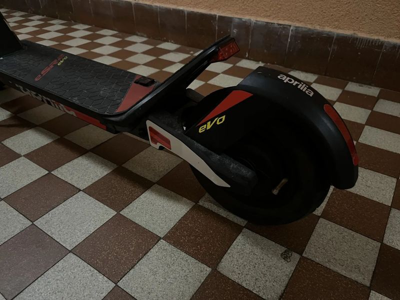 Elektrokoloběžka - Aprilia eSR2 EVO