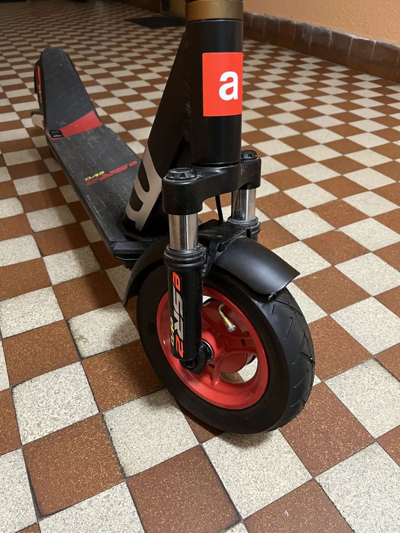 Elektrokoloběžka - Aprilia eSR2 EVO