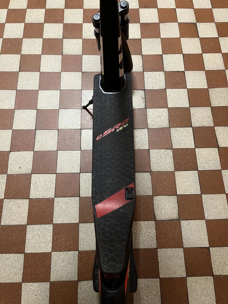 Elektrokoloběžka - Aprilia eSR2 EVO