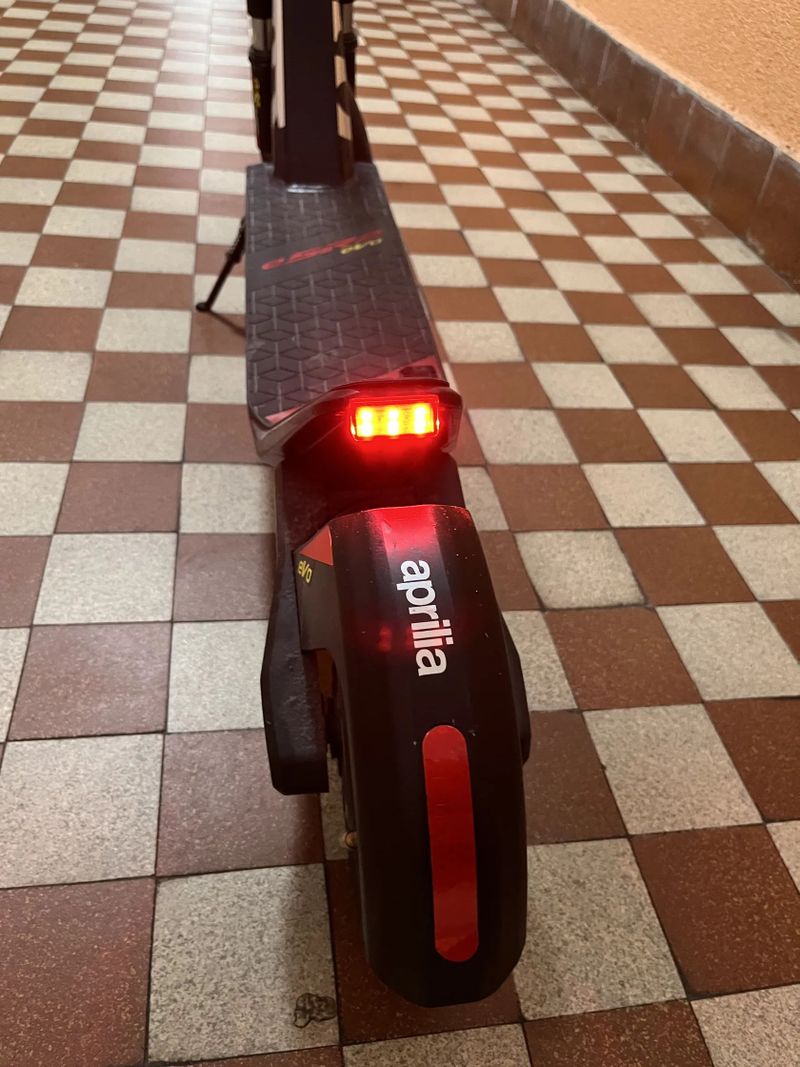 Elektrokoloběžka - Aprilia eSR2 EVO