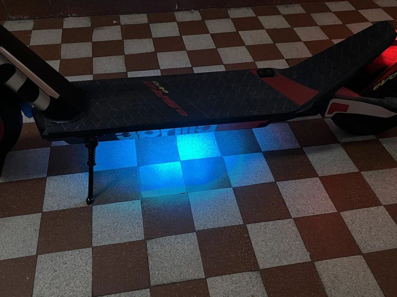 Elektrokoloběžka - Aprilia eSR2 EVO