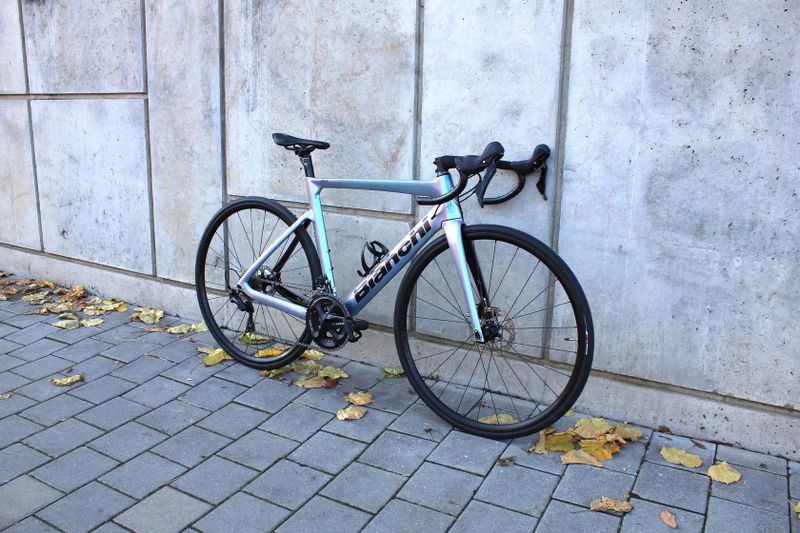 Silniční karbonové kolo Bianchi Aria / Shimanno 105 / 2022