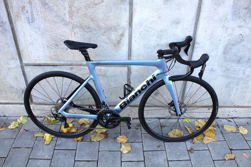 Silniční karbonové kolo Bianchi Aria / Shimanno 105 / 2022