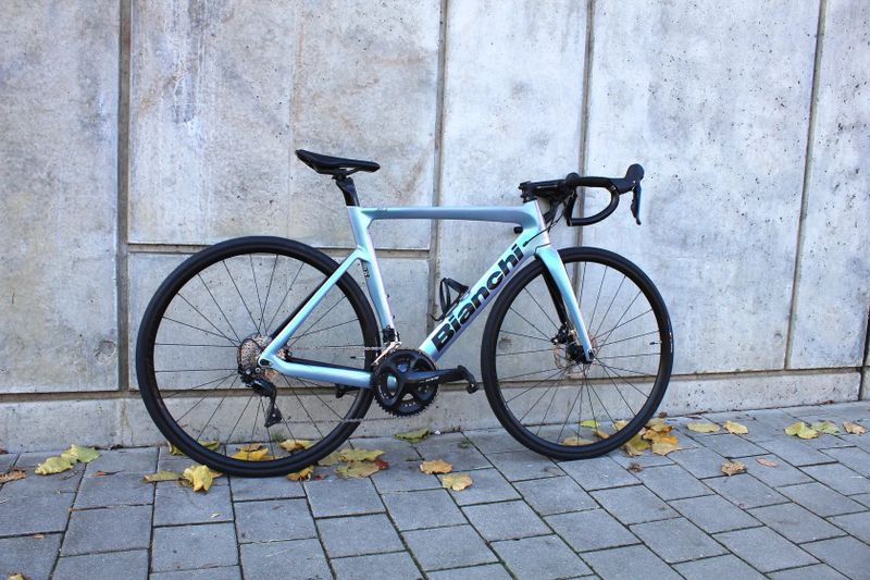 Silniční karbonové kolo Bianchi Aria / Shimanno 105 / 2022