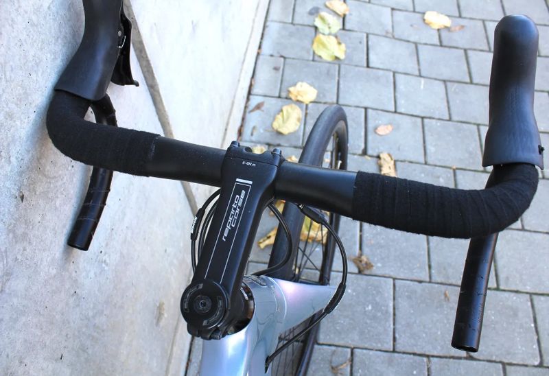 Silniční karbonové kolo Bianchi Aria / Shimanno 105 / 2022