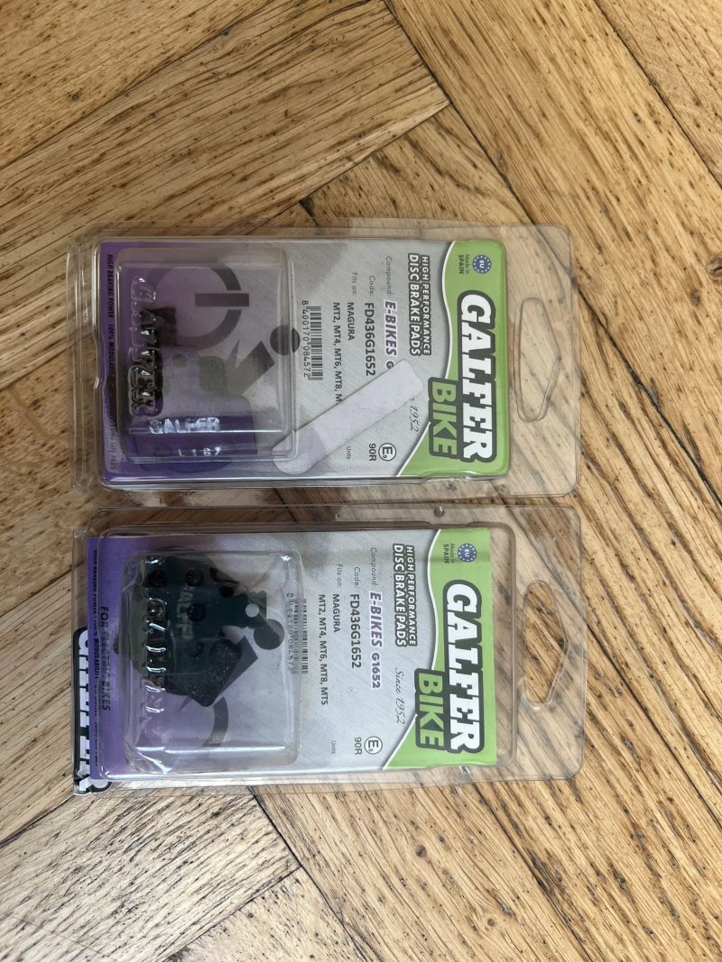 Prodám brzdové třmeny Magura MT8 + 2 NOVÉ sety destiček Gallfer