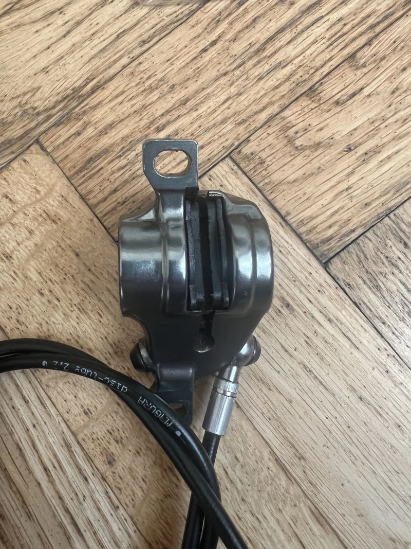 Prodám brzdové třmeny Magura MT8 + 2 NOVÉ sety destiček Gallfer