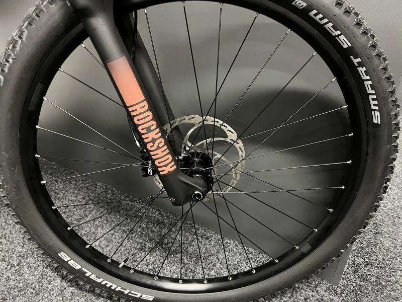 CUBE Reaction Hybrid RACE 800 vel.L 2026 NOVÝ MODEL or.mat