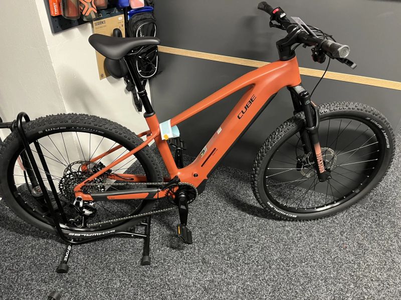 CUBE Reaction Hybrid RACE 800 vel.L 2026 NOVÝ MODEL or.mat