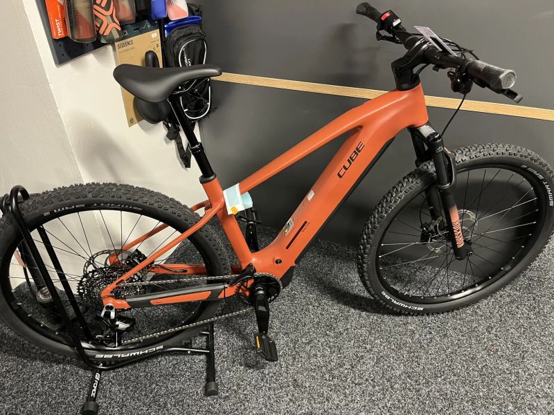 CUBE Reaction Hybrid RACE 800 vel.L 2026 NOVÝ MODEL or.mat