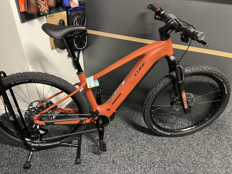 CUBE Reaction Hybrid RACE 800 vel.L 2026 NOVÝ MODEL or.mat