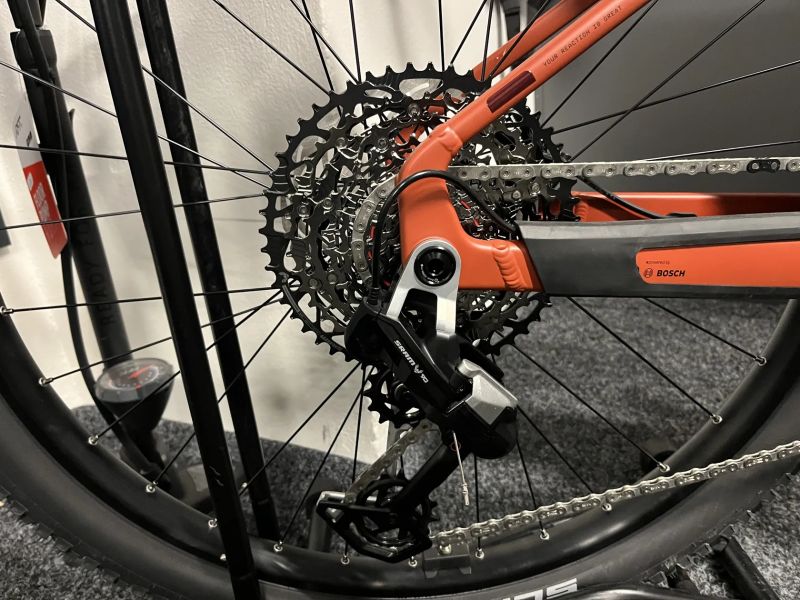 CUBE Reaction Hybrid RACE 800 vel.L 2026 NOVÝ MODEL or.mat