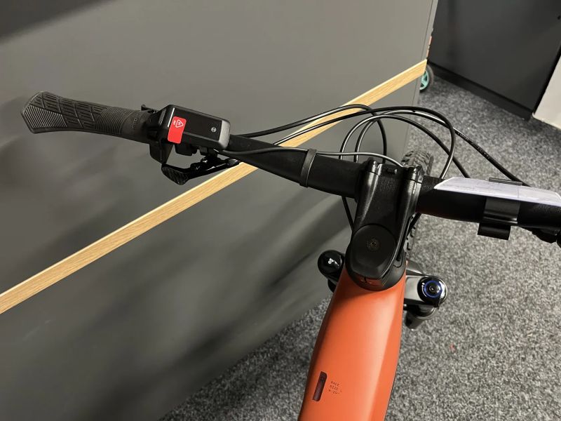 CUBE Reaction Hybrid RACE 800 vel.L 2026 NOVÝ MODEL or.mat