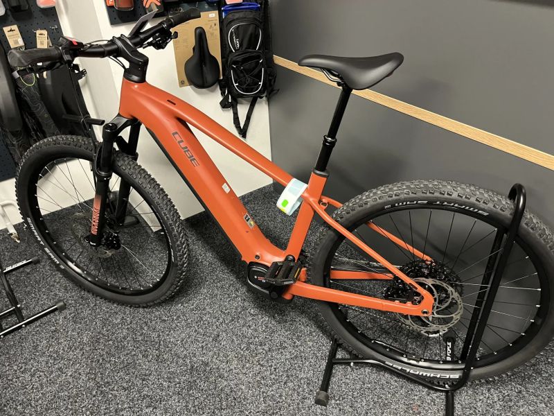 CUBE Reaction Hybrid RACE 800 vel.L 2026 NOVÝ MODEL or.mat