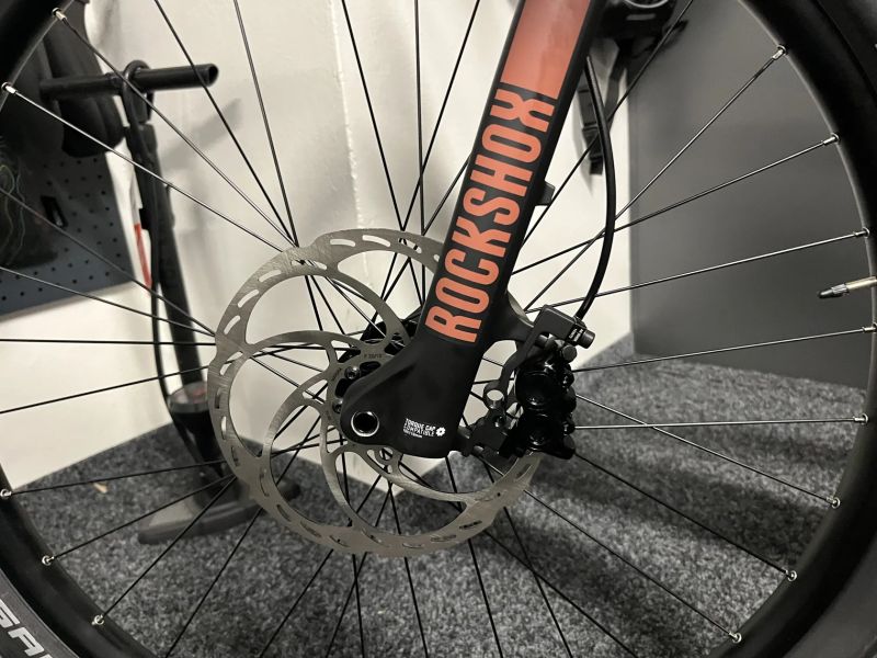 CUBE Reaction Hybrid RACE 800 vel.L 2026 NOVÝ MODEL or.mat