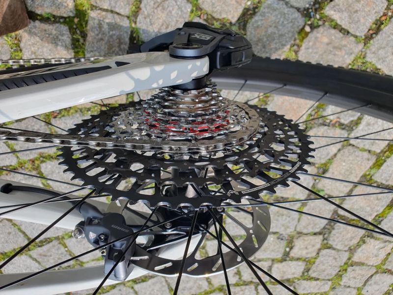 Scott Spark RC Team Issue 2025 vel.M do Července 2027 v záruce výrobce.