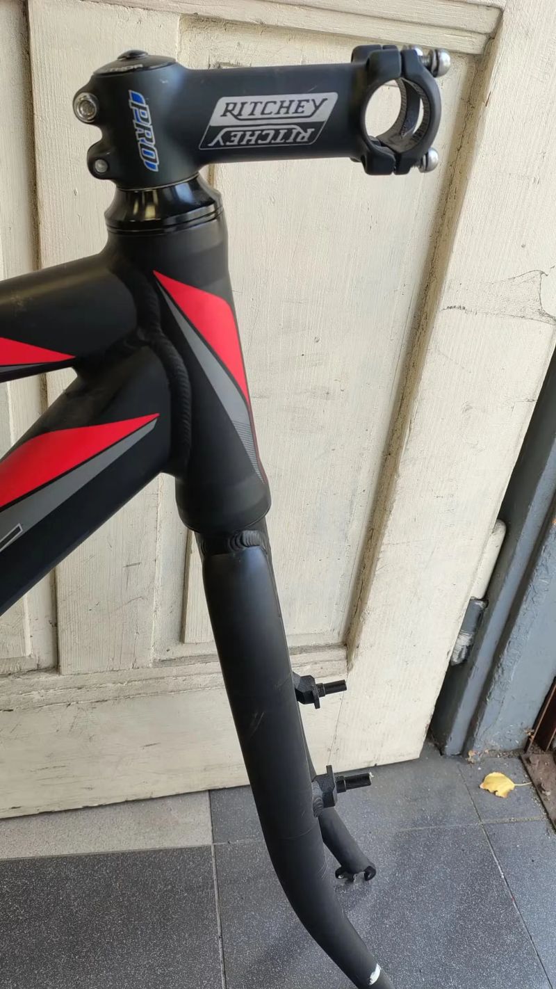 Prodám krosový rám Author Stratos vel. 19" s příslušenstvím