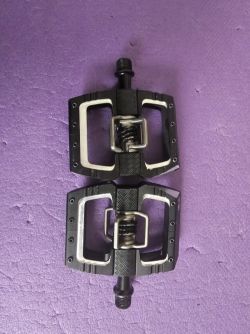 Crankbrothers pedály Mallet DH Race