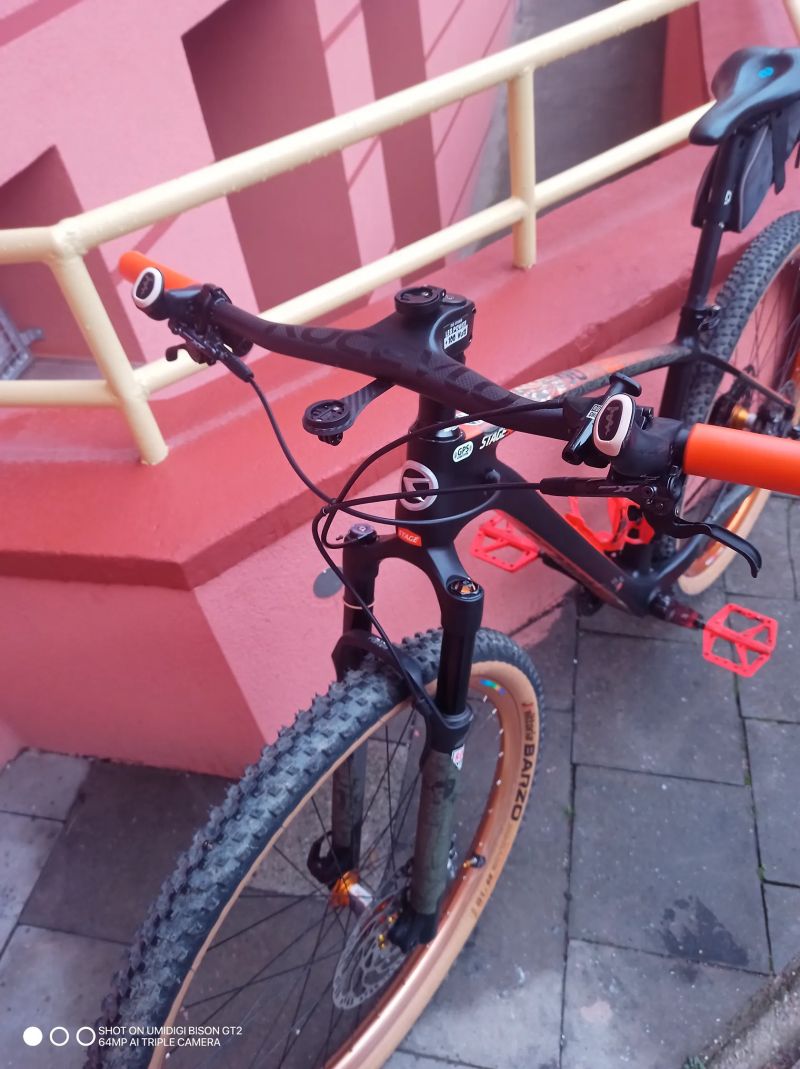 Kellys ctage 29- Sram GX Eagle AXS-shimano -xt-carbon 